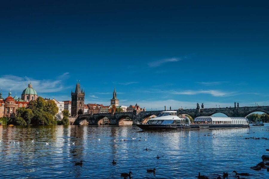 Prague: Evening Vltava River Eco Cruise with Prosecco - What the 50-minute Prague river cruise is really like