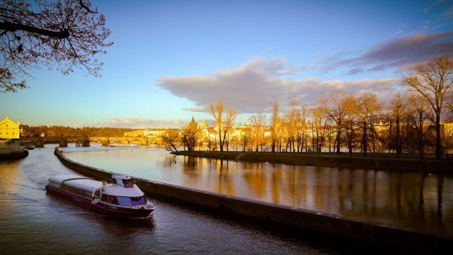 Prague: Evening Vltava River Eco Cruise with Prosecco - Is $28 good value?