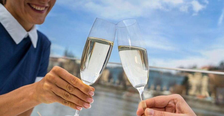 Prague: Evening Vltava River Eco Cruise with Prosecco - Who should book this Vltava cruise?
