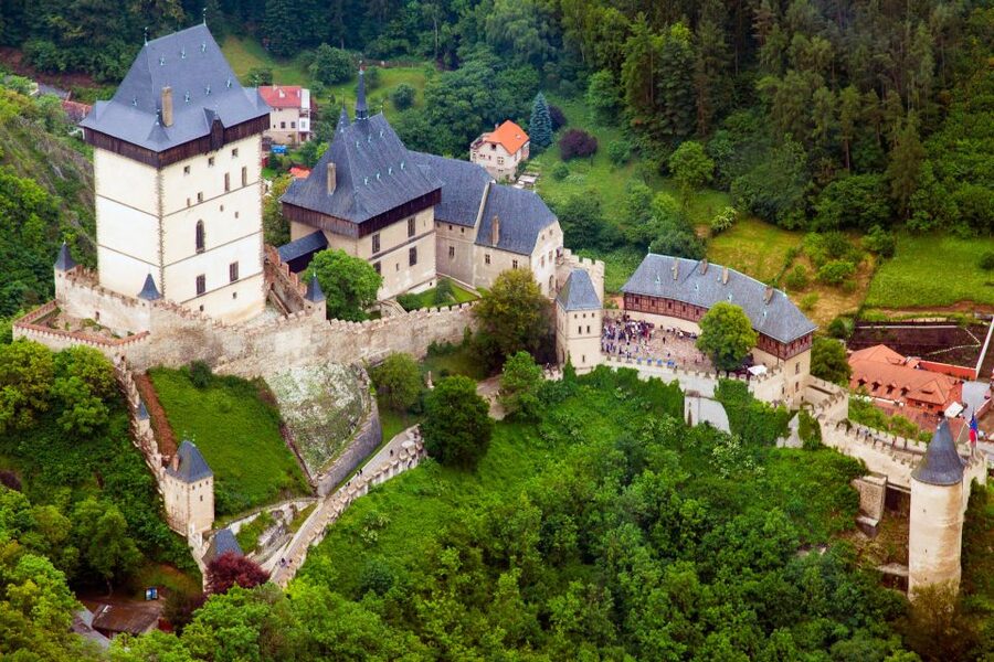 Prague: Fairytale Karlstejn Castle in Retro-Style Car - Booking details worth keeping in mind