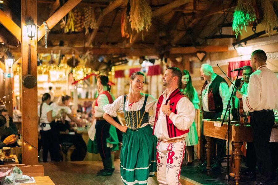 Prague: Folkloric Dinner Show with Unlimited Drinks - Getting to Hlubočepy and getting home