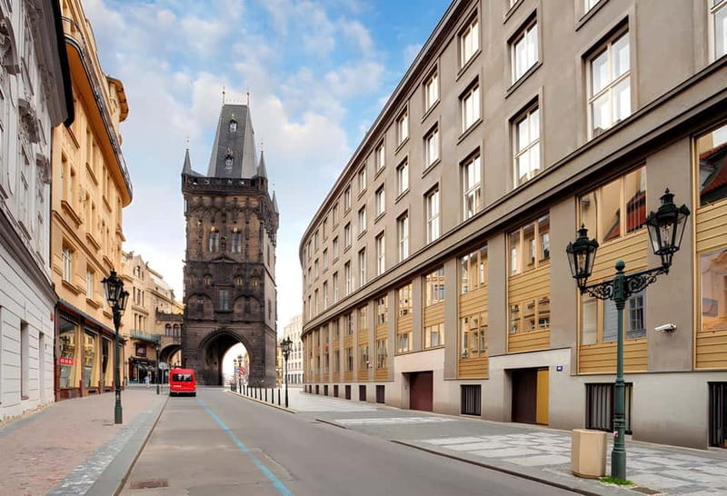 Prague: Full-Day Guided Tour of Prague in a Small-Group - What the guide adds to the experience