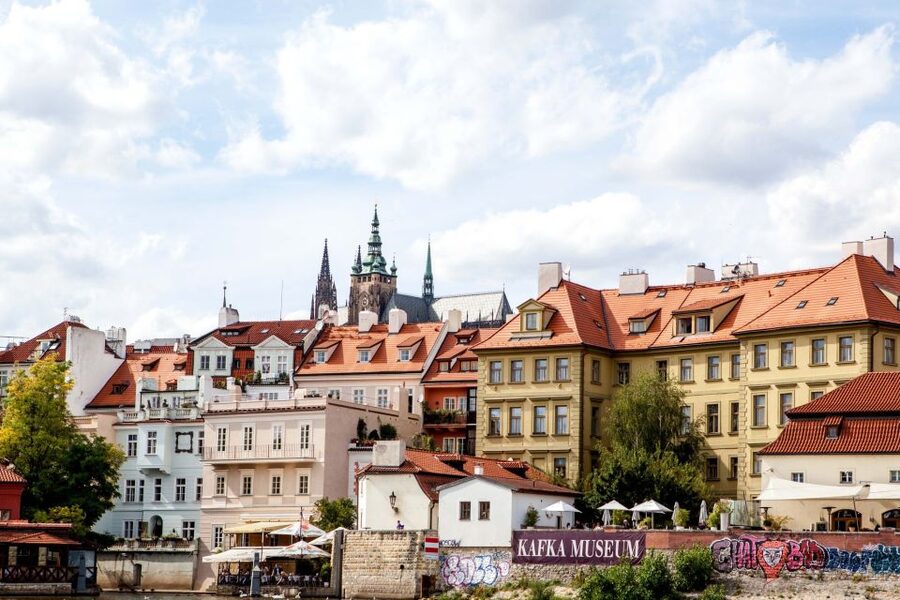 Prague: Full-Day Sightseeing Tour with Cruise and Lunch - Why this seven-hour Prague tour works