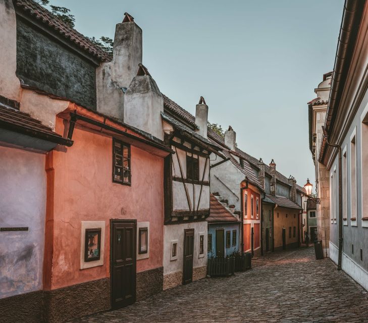 Prague: Full-Day Sightseeing Tour with Cruise and Lunch - Castle Town palaces and Prague Castle views