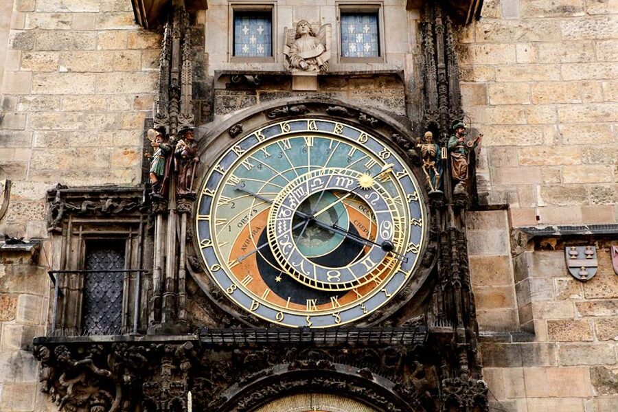 Prague: Full-Day Sightseeing Tour with Cruise and Lunch - Lunch in a traditional Czech pub