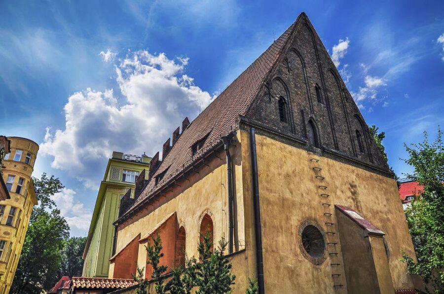 Prague: Full-Day Tour with Lunch and River Boat Cruise - Taking the tram up to Prague Castle