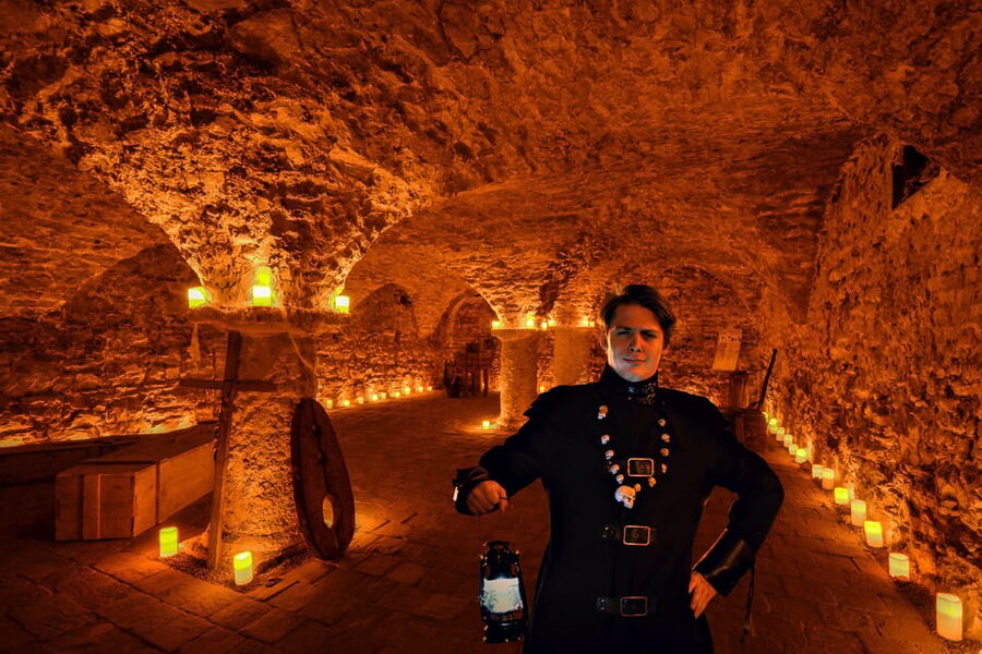 Prague: Ghosts, Legends, Medieval Underground & Dungeon Tour - Key points at a glance