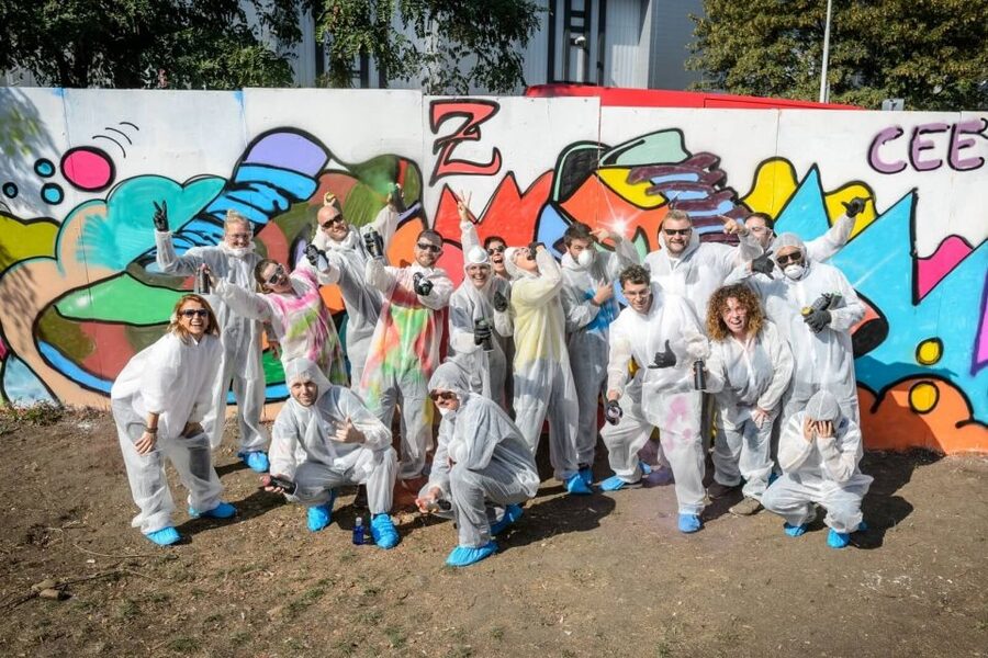 Prague Graffiti Workshop For Groups & Team-Building Groups - Learning spray cans, caps, fades, and fills