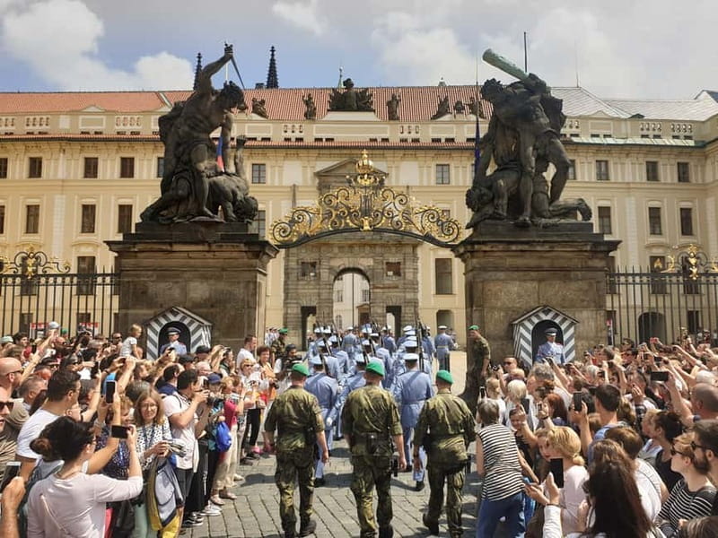 Prague Grand 2,5 hour + 2 hour exterior walking tour - Morning, afternoon, or both circuits?