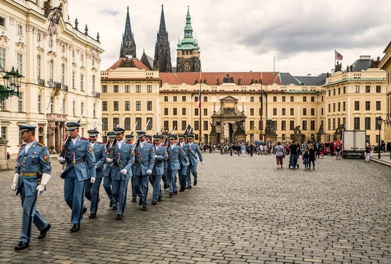 Prague Grand 2,5 hour + 2 hour exterior walking tour - What the guide adds to the experience