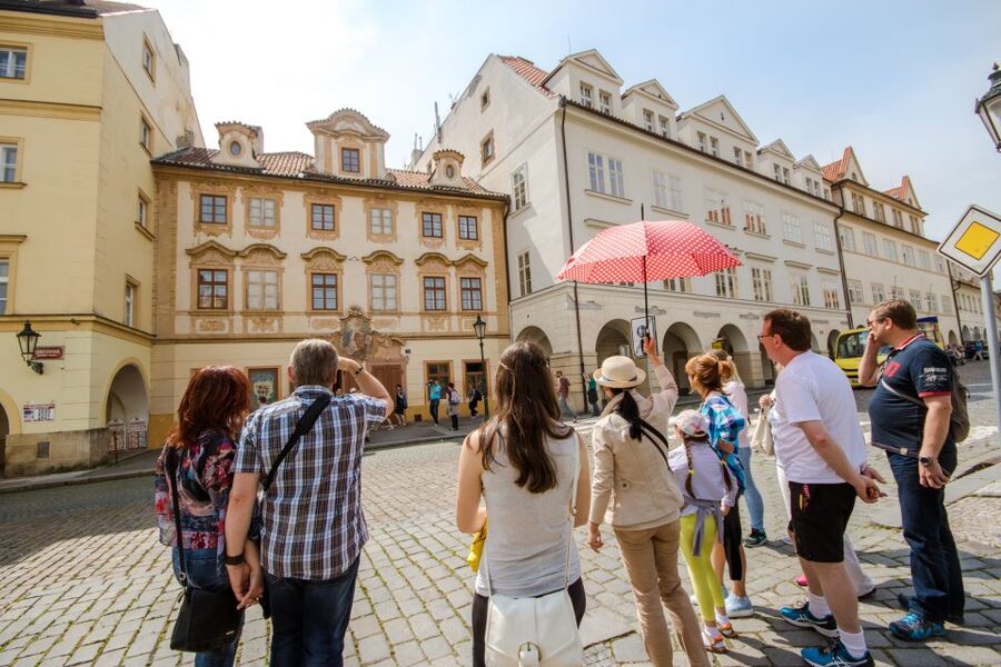 Prague: Guided Bus & Walking Tour with River Cruise & Lunch - A full Prague introduction in 390 minutes