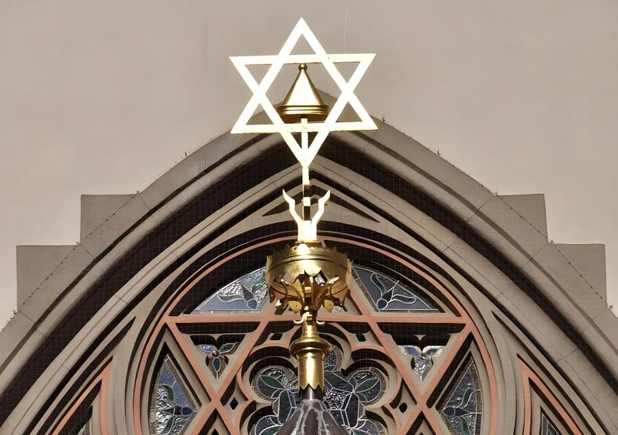 Prague: Guided Tour inside the Jewish Cemetery & Synagogues - Why Josefov deserves more than a quick photo