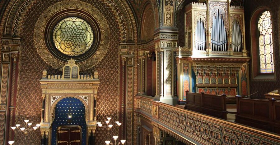 Prague: Guided Walking Tour of Prague's Jewish Quarter - Pinkas Synagogue and the weight of memory