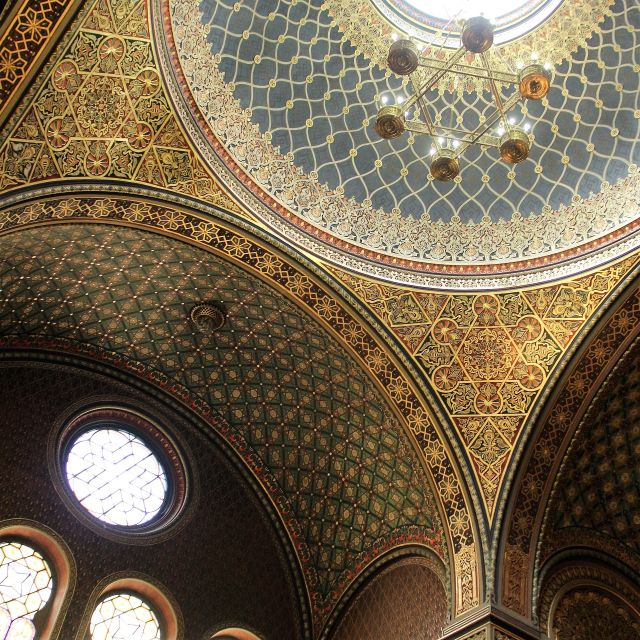 Prague: Guided Walking Tour of Prague's Jewish Quarter - Entering the Old-New Synagogue