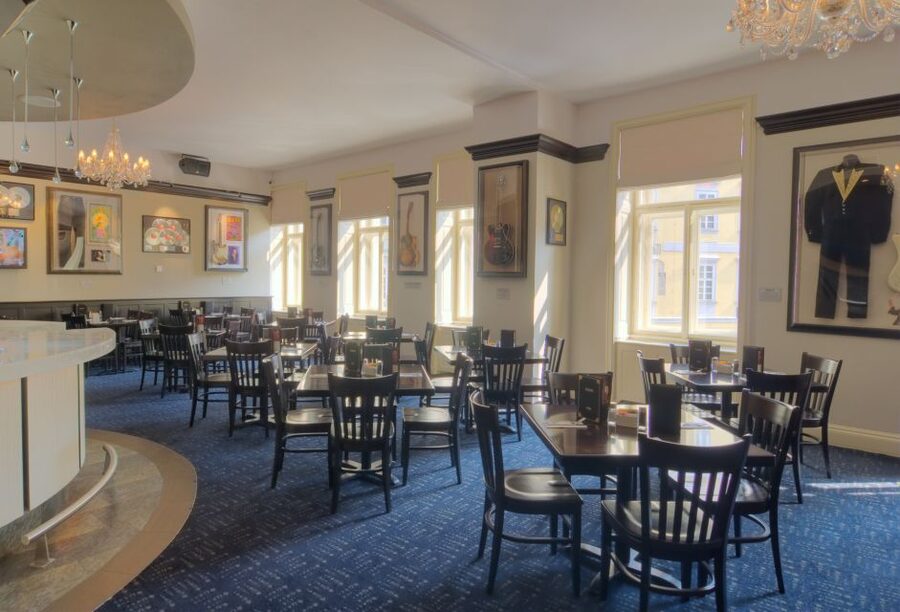Prague: Hard Rock Cafe with Set Menu for Lunch or Dinner - Who will enjoy this experience most