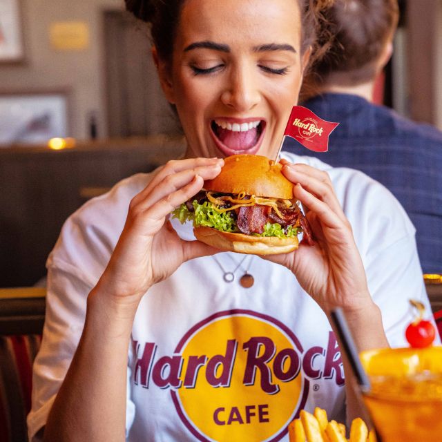 Prague: Hard Rock Cafe with Set Menu for Lunch or Dinner - What the 75-minute visit looks like