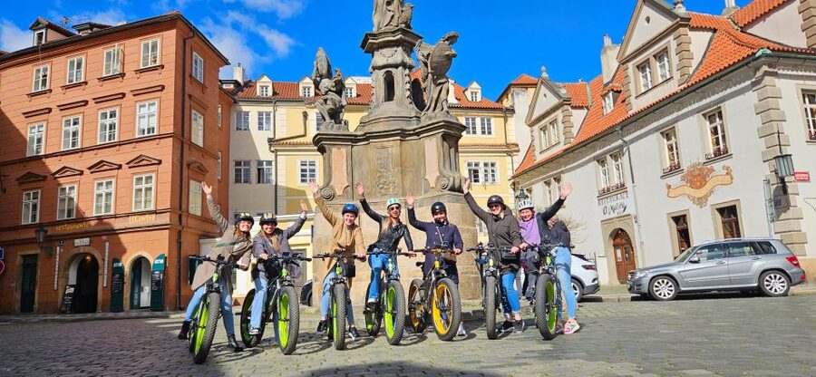 Prague: Highlights Tour on e-Scooter or eBike - Quick points before you book