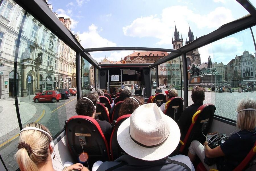 Prague: Historic City Center Bus Tour with Top Sights - How the audio commentary works