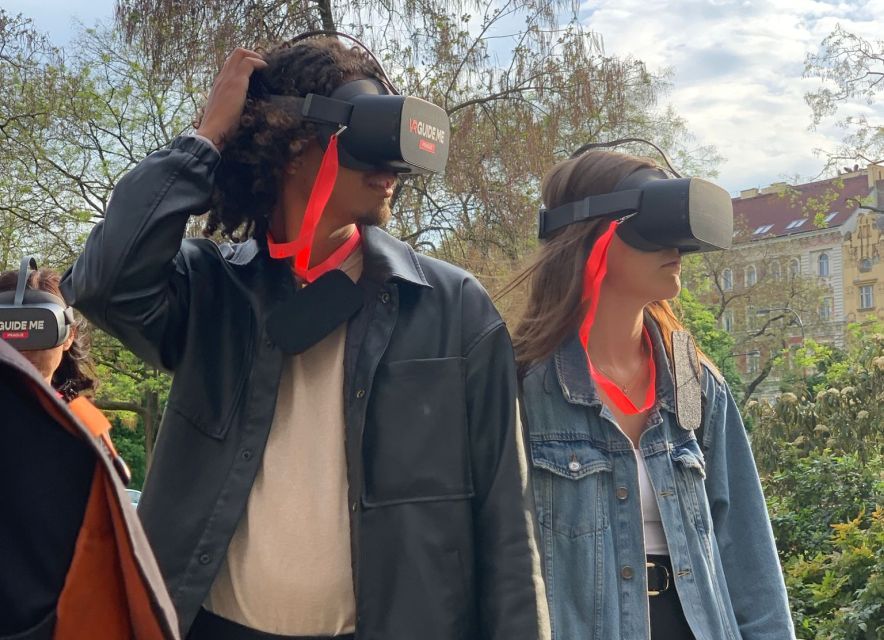 Prague: Immersive History Walking Tour and VR - Why the VR works better on a walking tour
