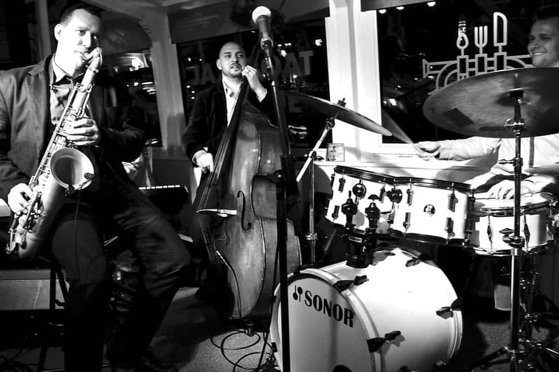 Prague: Jazz Boat Cruise with Live Concert and Optional Meal - Indoor cabin or covered upper deck?