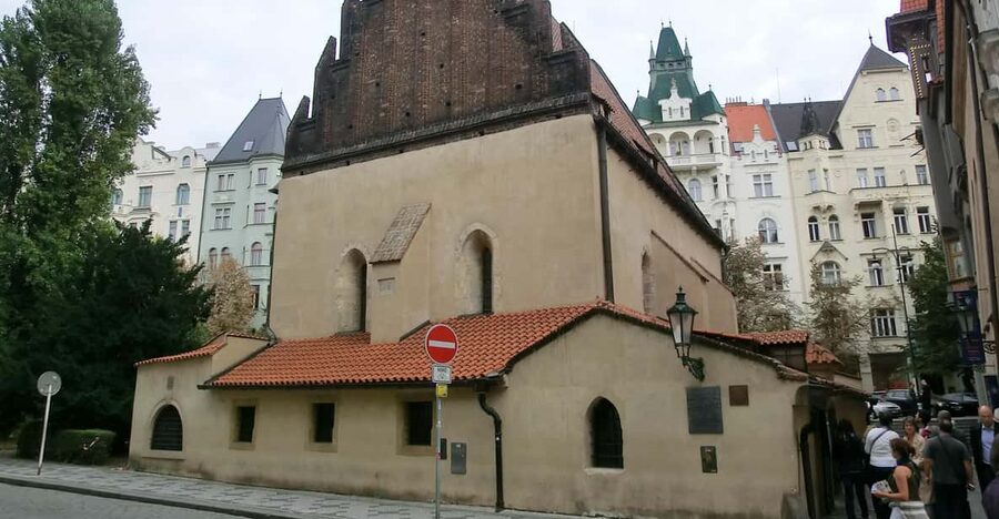 Prague: Jewish Quarter and Museum Guided Tour - High Synagogue and the first look at community life