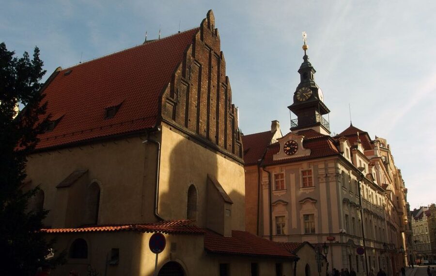 Prague: Jewish Quarter Premium Tour - Starting outside the Old-New Synagogue
