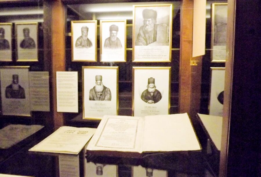 Prague: Jewish Quarter Ticket with optional Audio Guide - How the 20-minute introduction sets up your visit