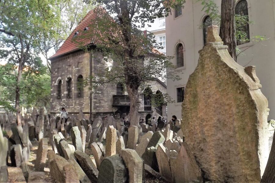 Prague: Jewish Quarter Ticket with optional Audio Guide - Pinkas Synagogue and its powerful memorial