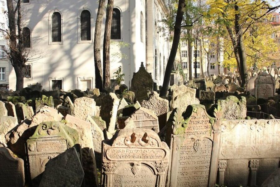 Prague: Jewish Town Guided Walking Tour - How much does the guide shape the experience?