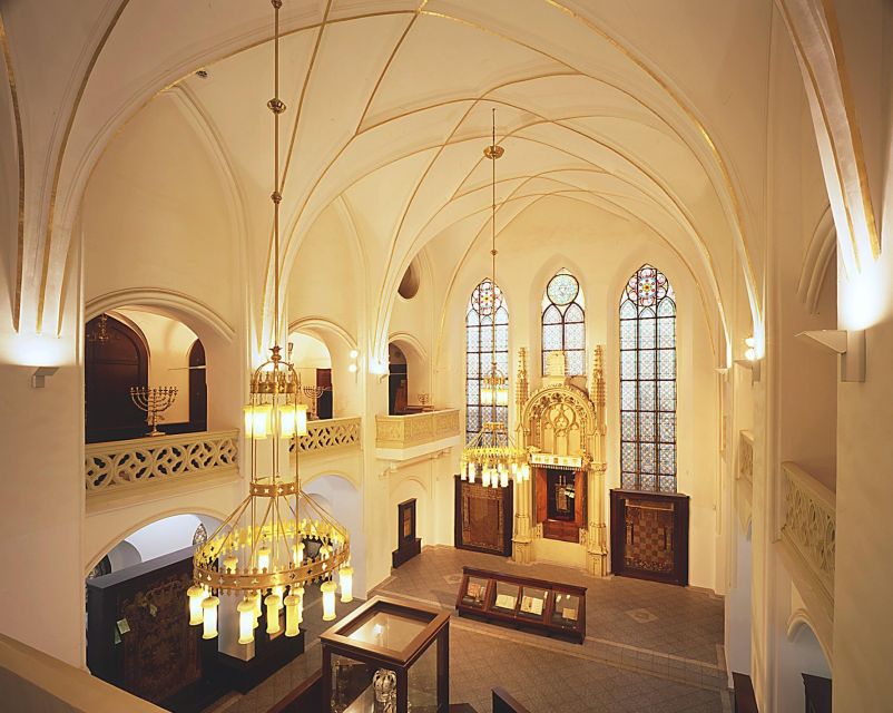 Prague: Jewish Town Walking Tour - Pinkas Synagogue and the weight of remembrance