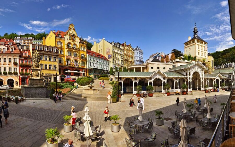 Prague: Karlovy Vary Day Trip with Watchtower and Funicular - Small details that improve the day