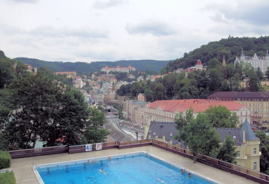 Prague: Karlovy Vary Tour with Lunch and Moser Museum Visit - What the $78 price really buys