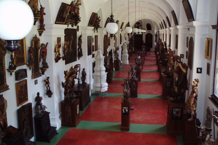 Prague: Karlštejn Castle Guided Tour with Entry Ticket - Two hours to explore the village and views