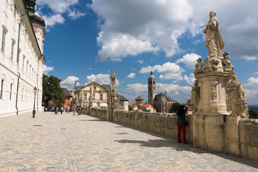 Prague: Kutná Hora, St Barbara's Cathedral and Bone Church - The 80-minute ride from Prague