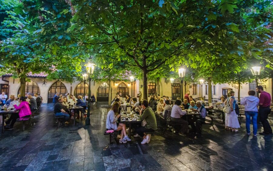 Prague: Legendary Beer Tour with Dinner - Who should book this beer walk