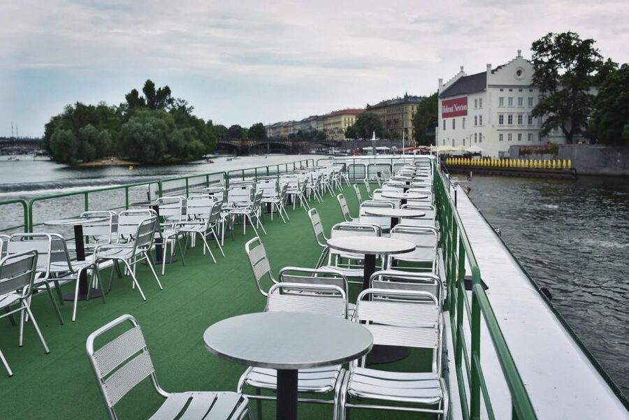 Prague: Lunch Cruise on Vltava River with open Buffet - Why the lock passage matters