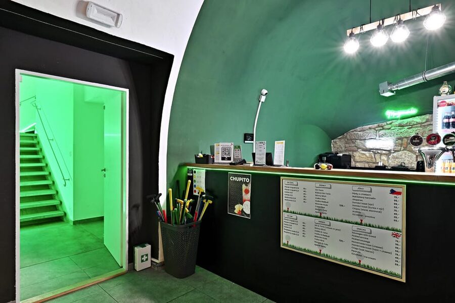 Prague: Mazemania Miniature Golf Experience - Who will get the most from Mazemania