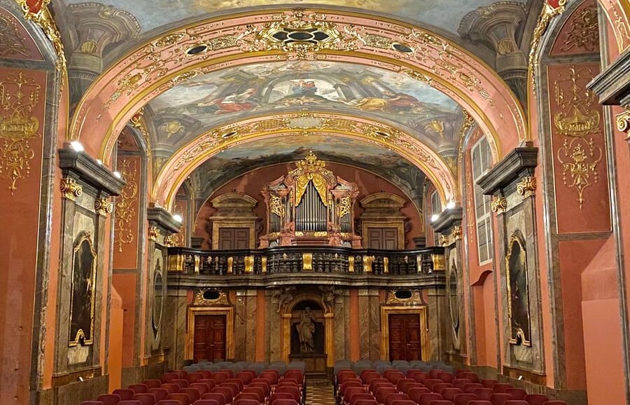 Prague: Mirror Chapel Classical Music Concert Ticket - A one-hour program with plenty of contrast