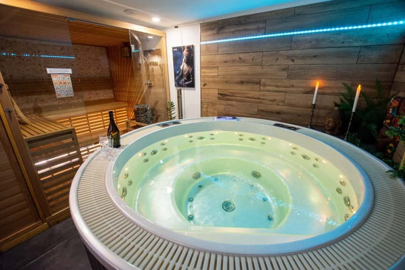 Prague: Modern Private Spa with Jacuzzi and Sauna - A private spa instead of a shared wellness center