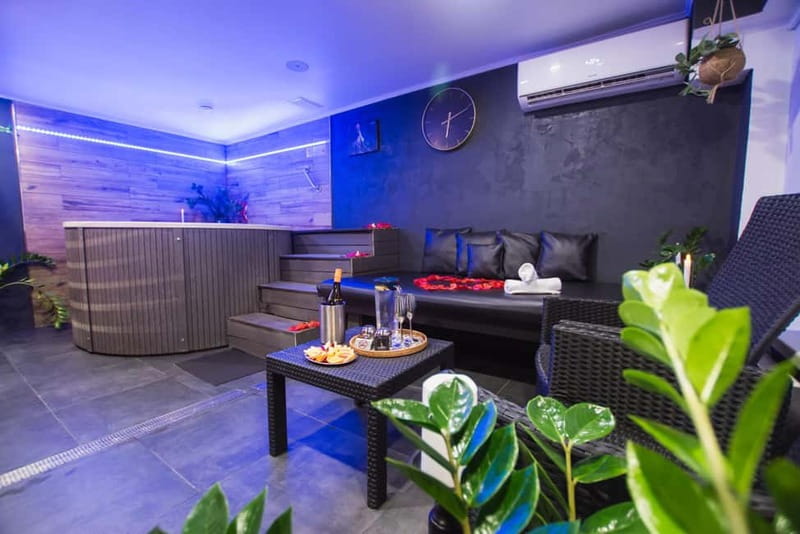 Prague: Modern Private Spa with Jacuzzi and Sauna - Choosing between the Kladenská spa and Veleslavínská studio