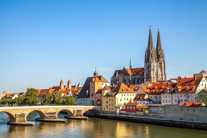 Prague-Munich One-Way Sightseeing Day Tour - What the guide adds to the drive