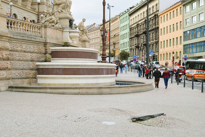 Prague: National Museum Ticket & Online Audioguide City Tour - Arriving at the National Museum Historical Building
