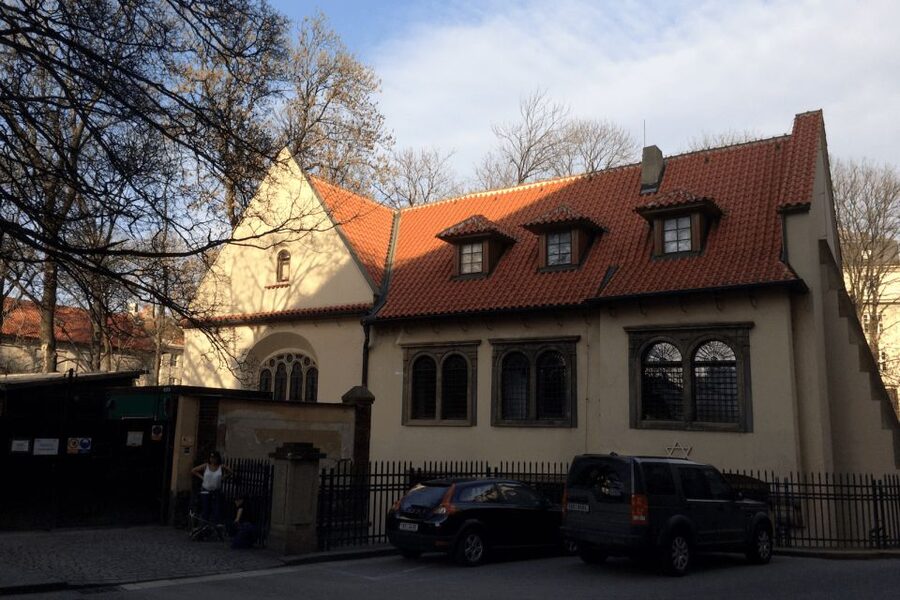 Prague: Old Town and Jewish Quarter Guided Tour in German - Reading Prague’s Astronomical Clock