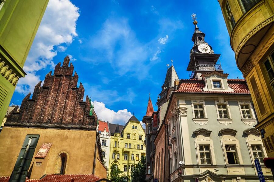 Prague: Old Town and Jewish Quarter Tour - Guide quality and group feel