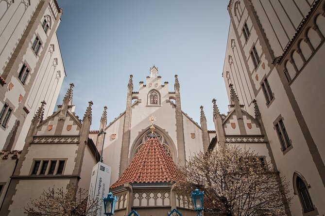 Prague Old Town and Jewish Quarter Walking Tour - The guides make or break the two hours