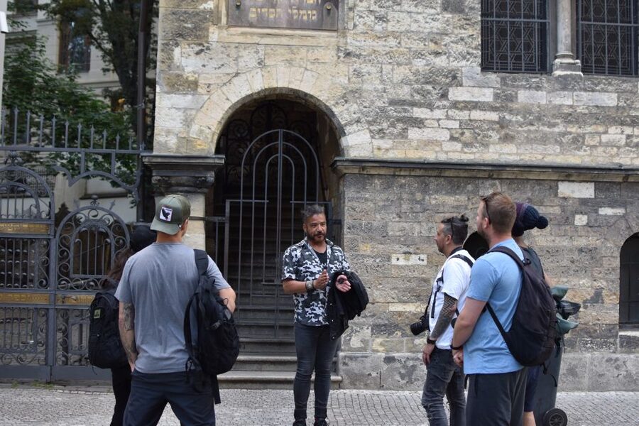 Prague: Old Town Highlights & Hidden Gems Guided Tour - What the guide adds beyond a map