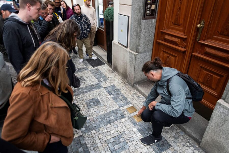 Prague: Old Town, Jewish Quarter & Astro Clock Walking Tour - The guides are the heart of the experience