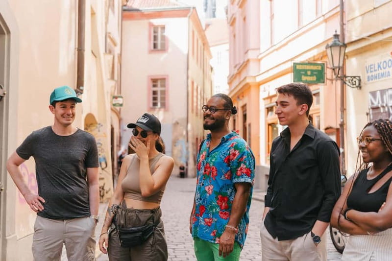 Prague: Old Town, Prague Castle & River Cruise Day Tour - Guide changes and group size