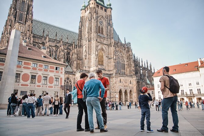 Prague Old Town, River Cruise and Prague Castle Sightseeing Tour Including Lunch - Josefov and the Jewish Quarter