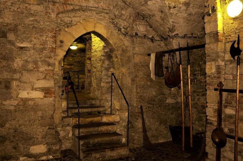 Prague Old Town, Underground and House of Alchemy Tour - What the Astronomical Clock adds to the route